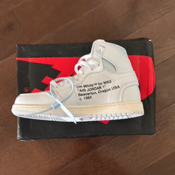 Nike White High-Top Sneakers with Leather Upper and Traditional Lacing - Picture 1 of 10